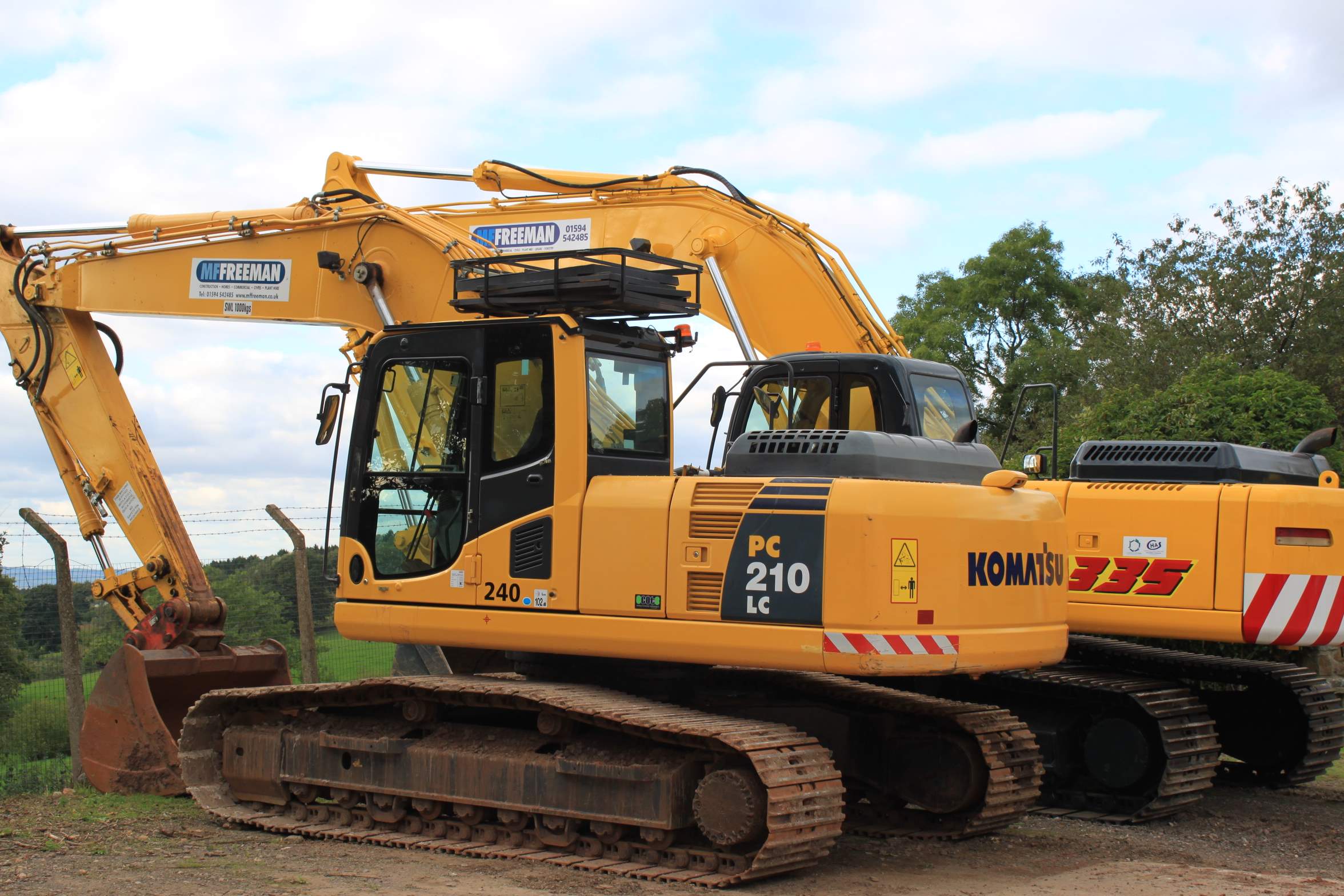 Komatsu excavators and heavy plant machinery